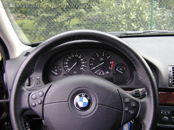 BMW 540iA (108)